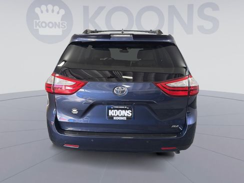 Used 2018 Toyota Sienna XLE image 5