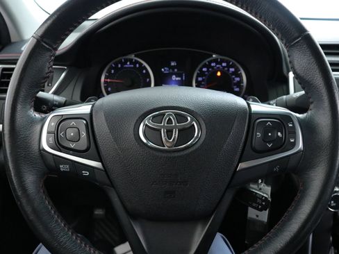 Used 2017 Toyota Camry SE image 12