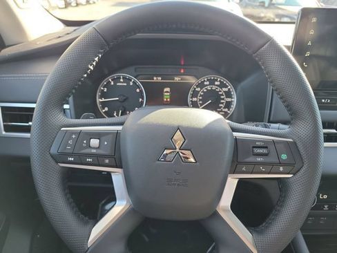 New 2026 Mitsubishi Outlander SE FWD image 24