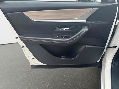 Used 2024 MAZDA CX-90 Plug-In Hybrid w/ Premium Pkg image 18