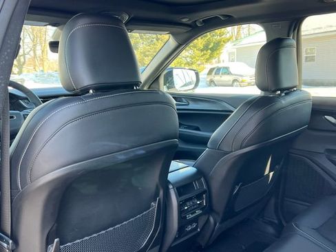 Used 2025 Jeep Grand Cherokee Altitude image 34