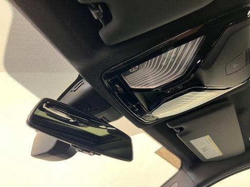 Used 2025 BMW 330i xDrive Sedan w/ Premium Package AWD/4WD image 19