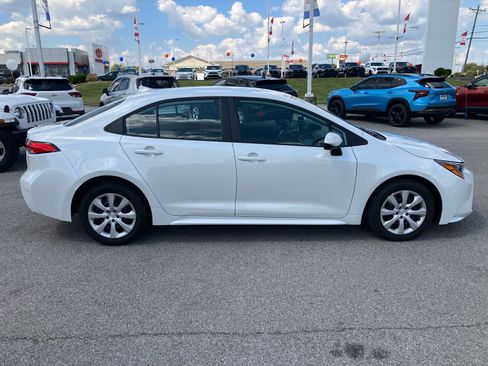 Used 2025 Toyota Corolla LE FWD image 8