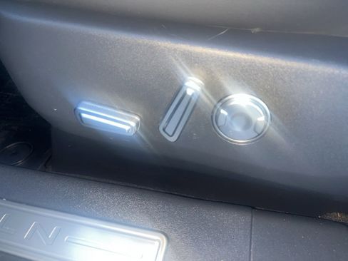 Used 2024 Lincoln Nautilus Reserve w/ Equipment Group 202A image 18