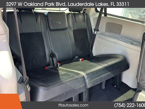 Used 2018 Dodge Grand Caravan SXT image 31