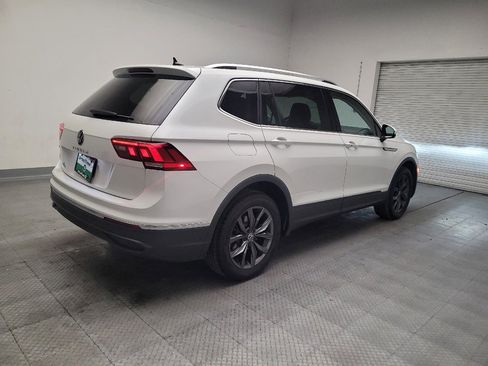 Used 2023 Volkswagen Tiguan SE w/ Panoramic Sunroof Package FWD image 9