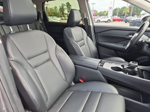 Used 2025 Nissan Rogue SV w/ SV Premium Package FWD image 34