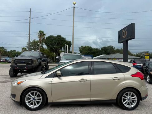 Used 2018 Ford Focus SE FWD image 4