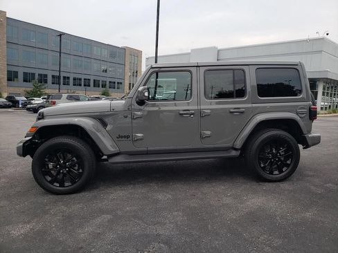 Used 2023 Jeep Wrangler Unlimited Sahara AWD/4WD image 5