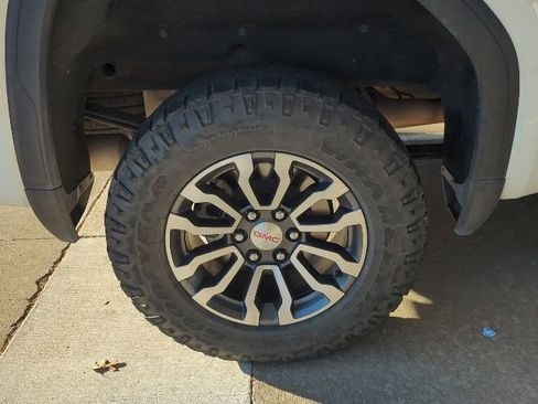 Used 2023 GMC Sierra 1500 AT4 image 8