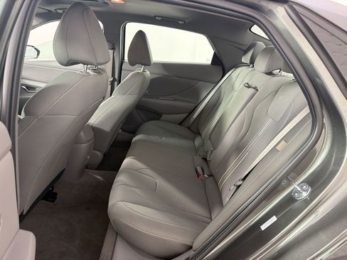 Used 2025 Hyundai Elantra SEL FWD image 23