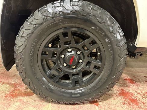 Used 2017 Toyota 4Runner SR5 Premium image 23