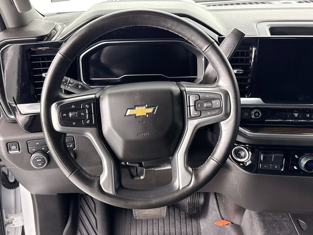 Used 2025 Chevrolet Silverado 2500 LT AWD/4WD image 11