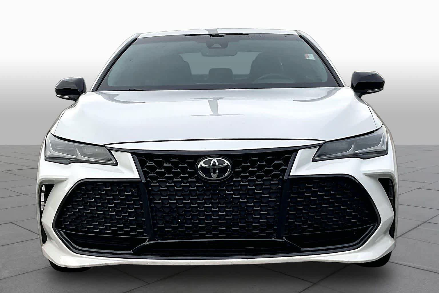 Used 2019 Toyota Avalon Touring FWD image 4