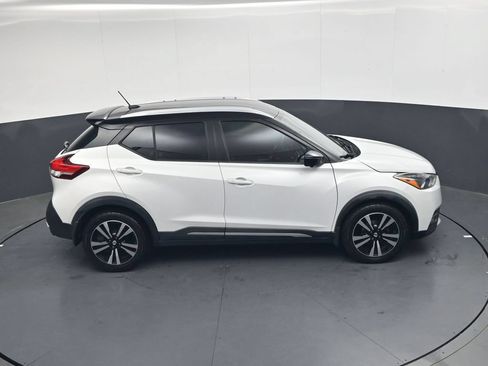 Used 2018 Nissan Kicks SR w/ Premium Package FWD image 28