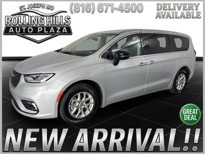Used 2024 Chrysler Pacifica Touring-L