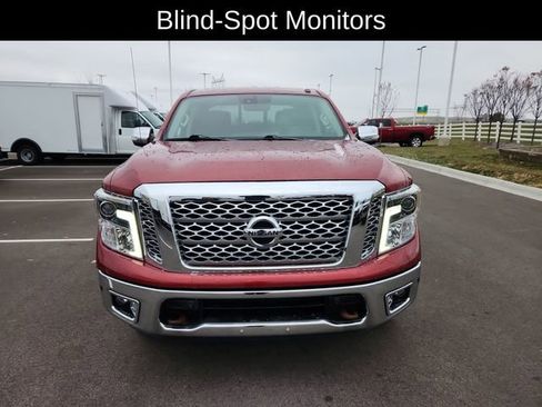 Used 2018 Nissan Titan SL image 2