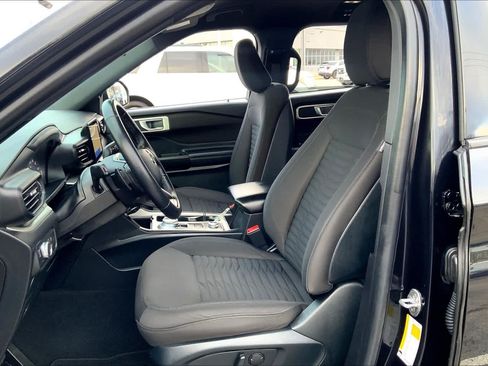 Used 2020 Ford Explorer XLT w/ Comfort Package AWD/4WD image 8