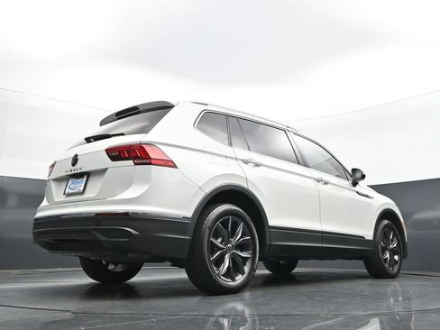 Used 2023 Volkswagen Tiguan SE w/ Panoramic Sunroof Package FWD image 27