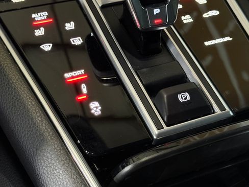 Used 2021 Porsche Panamera image 21