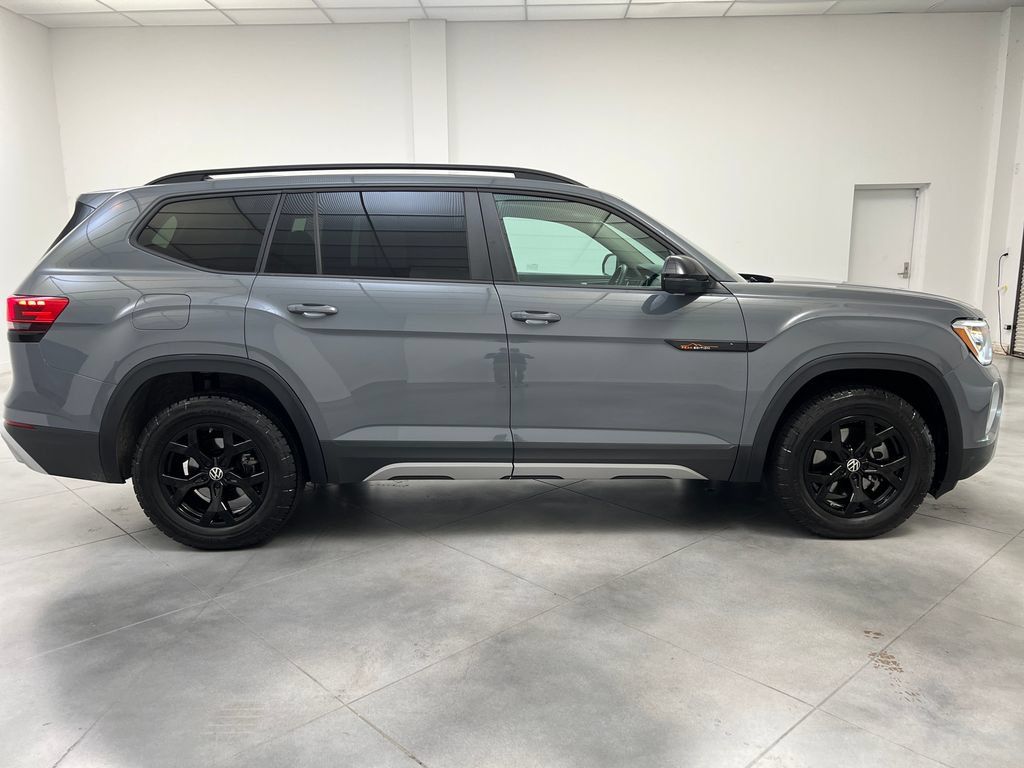 Used 2025 Volkswagen Atlas Peak Edition SE AWD/4WD image 10