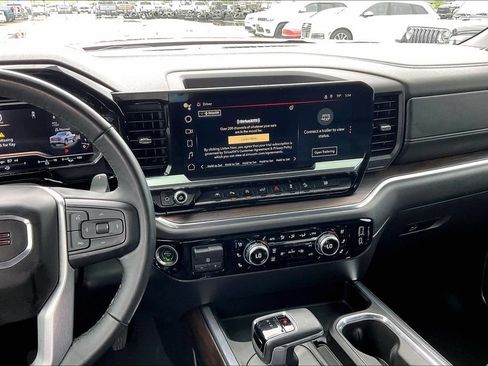 Used 2024 GMC Sierra 1500 SLT AWD/4WD image 9