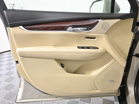 Used 2017 Cadillac XT5 Luxury image 19