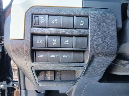 Used 2024 Toyota Tacoma TRD Off-Road AWD/4WD image 17