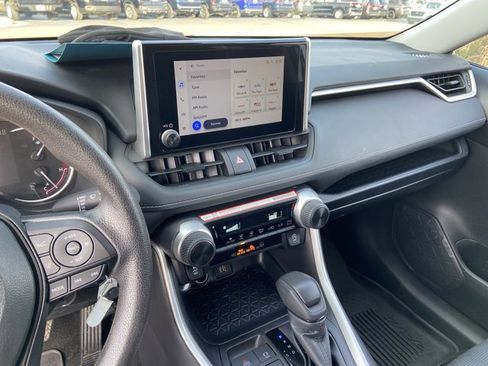 Used 2025 Toyota RAV4 LE image 22