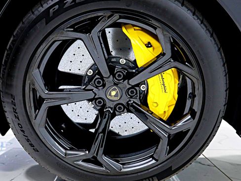 Used 2025 Lamborghini Urus S AWD/4WD image 48