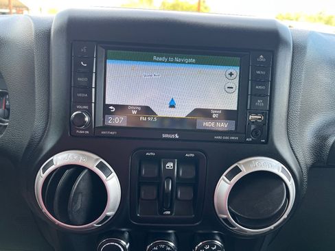 Used 2016 Jeep Wrangler Unlimited Rubicon AWD/4WD image 13
