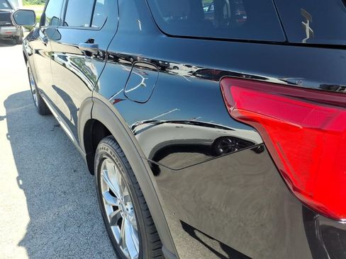Used 2022 Ford Explorer XLT w/ Equipment Group 202A AWD/4WD image 16