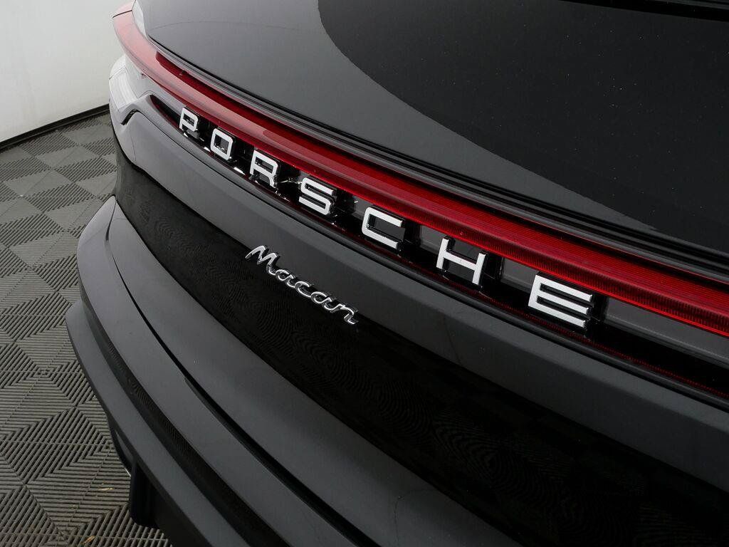 Certified 2026 Porsche Macan AWD/4WD image 37