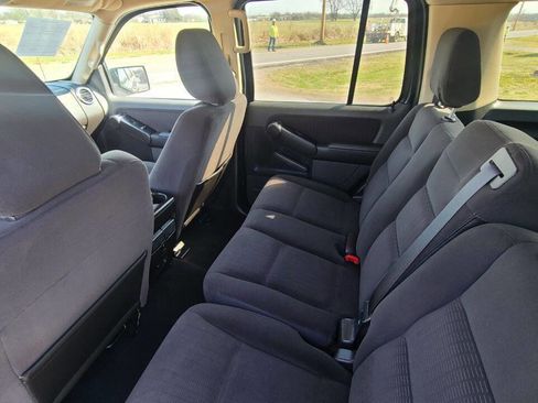 Used 2010 Ford Explorer XLT image 4