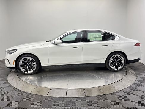 New 2026 BMW i5 eDrive40 image 16