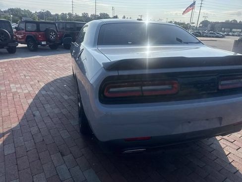 Used 2022 Dodge Challenger SXT w/ Driver Convenience Group RWD image 10