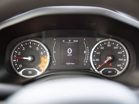 Used 2018 Jeep Renegade Latitude AWD/4WD image 11