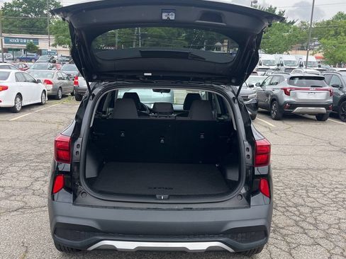 Used 2023 Kia Seltos LX AWD/4WD image 2