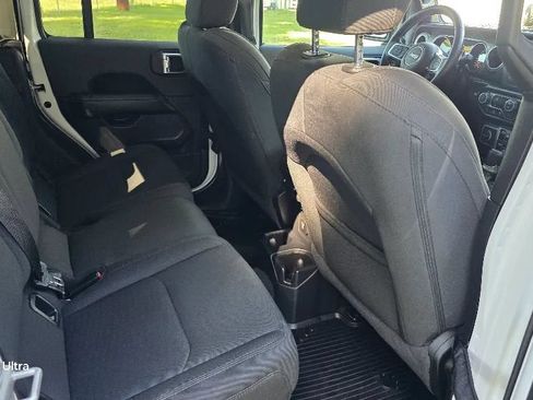 Used 2021 Jeep Gladiator Overland w/ Safety Group AWD/4WD image 14