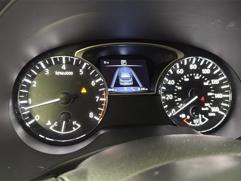 Used 2020 Nissan Pathfinder SV image 19