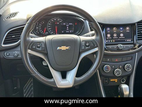 Used 2020 Chevrolet Trax LT w/ LT Convenience Package image 23