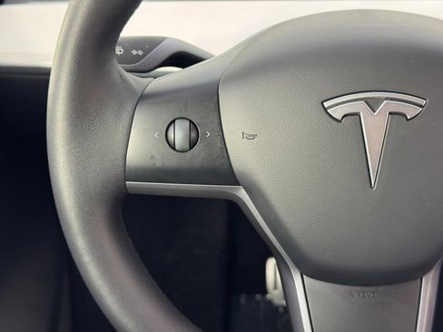 Used 2022 Tesla Model Y Performance image 19