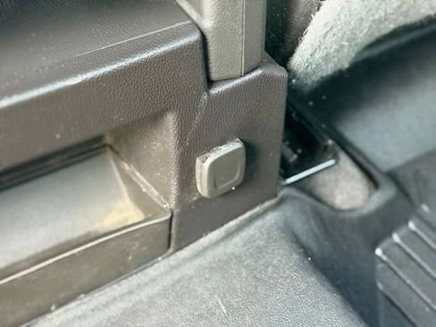 Used 2019 Chevrolet Silverado 1500 LT AWD/4WD image 23
