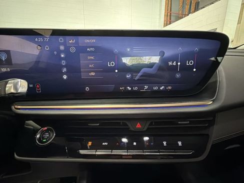 Certified 2024 Buick Envision Avenir AWD/4WD image 19