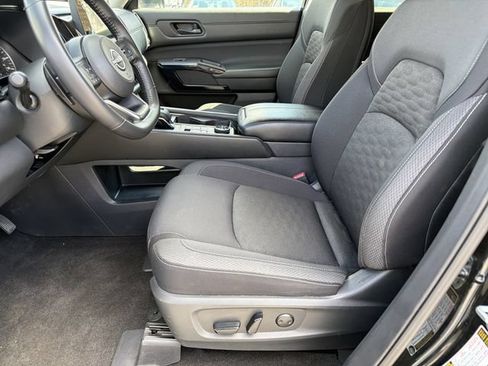 Used 2025 Nissan Pathfinder SV AWD/4WD image 20