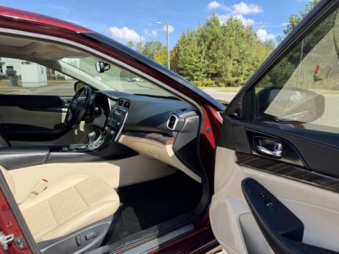 Used 2017 Nissan Maxima Platinum image 21