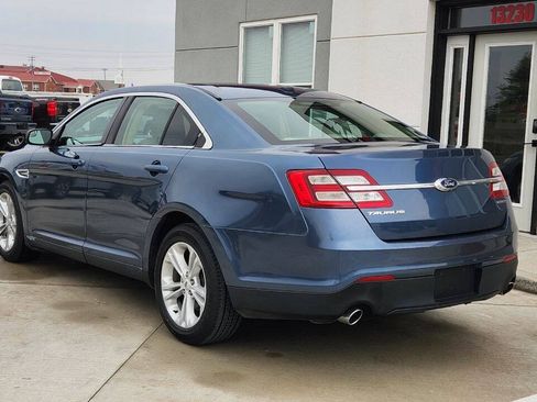 Used 2018 Ford Taurus SE FWD image 4