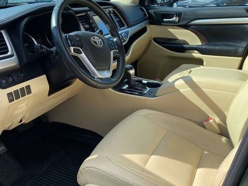 Used 2019 Toyota Highlander XLE image 14