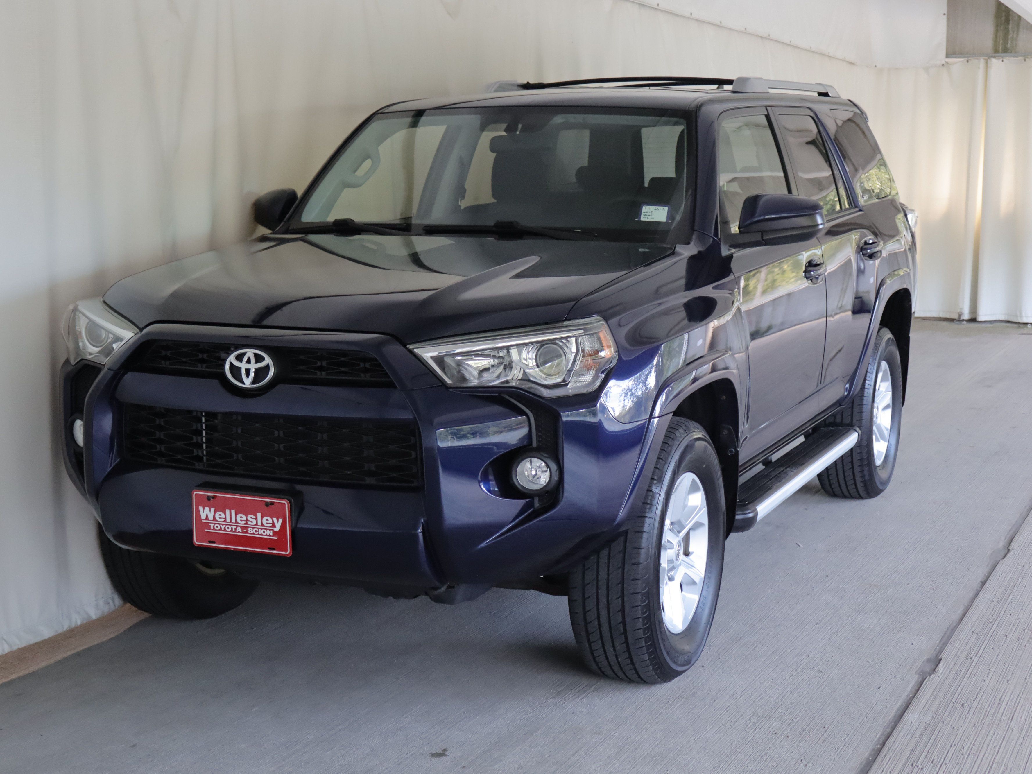 Used 2018 Toyota 4Runner SR5 AWD/4WD image 25