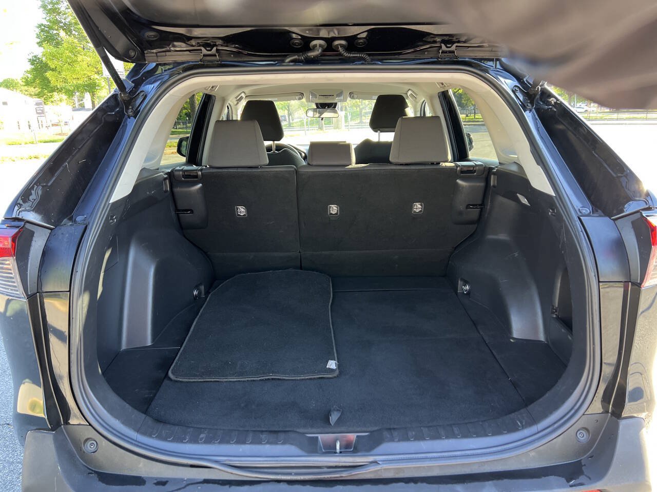 Used 2021 Toyota RAV4 XLE AWD/4WD image 20